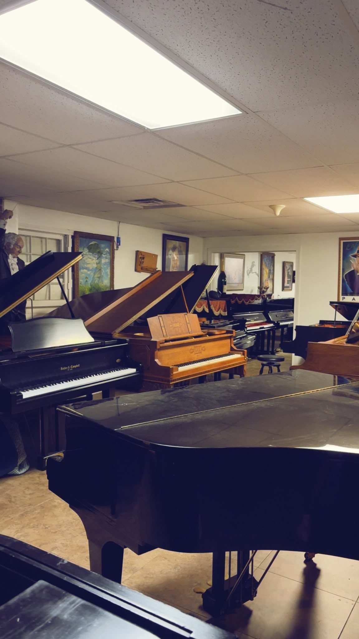 A440 piano showroom