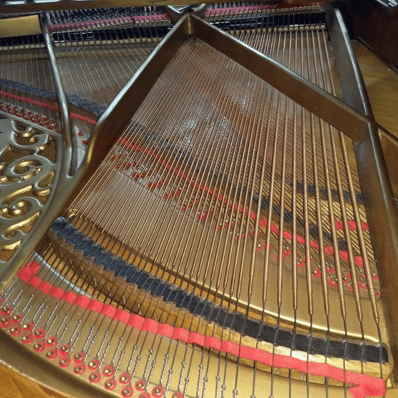 Beautiful art case 5′ grand piano
