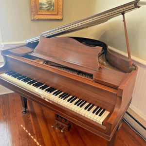 Super cute baby grand piano