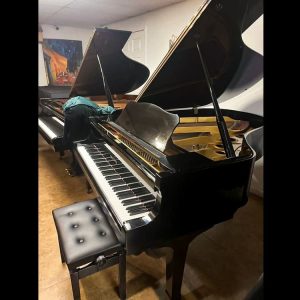 Yamaha C3 Grand Piano – 6’1″ – Black Polish