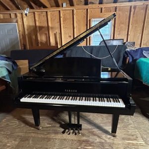 Yamaha G1 Grand Piano – 5’3″ Ebony Great Sound